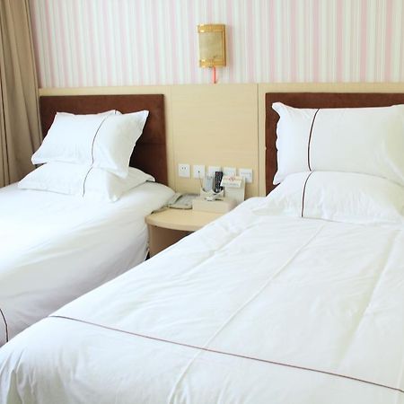 Super 8 Hotel Chengdu Airport Branch Dış mekan fotoğraf