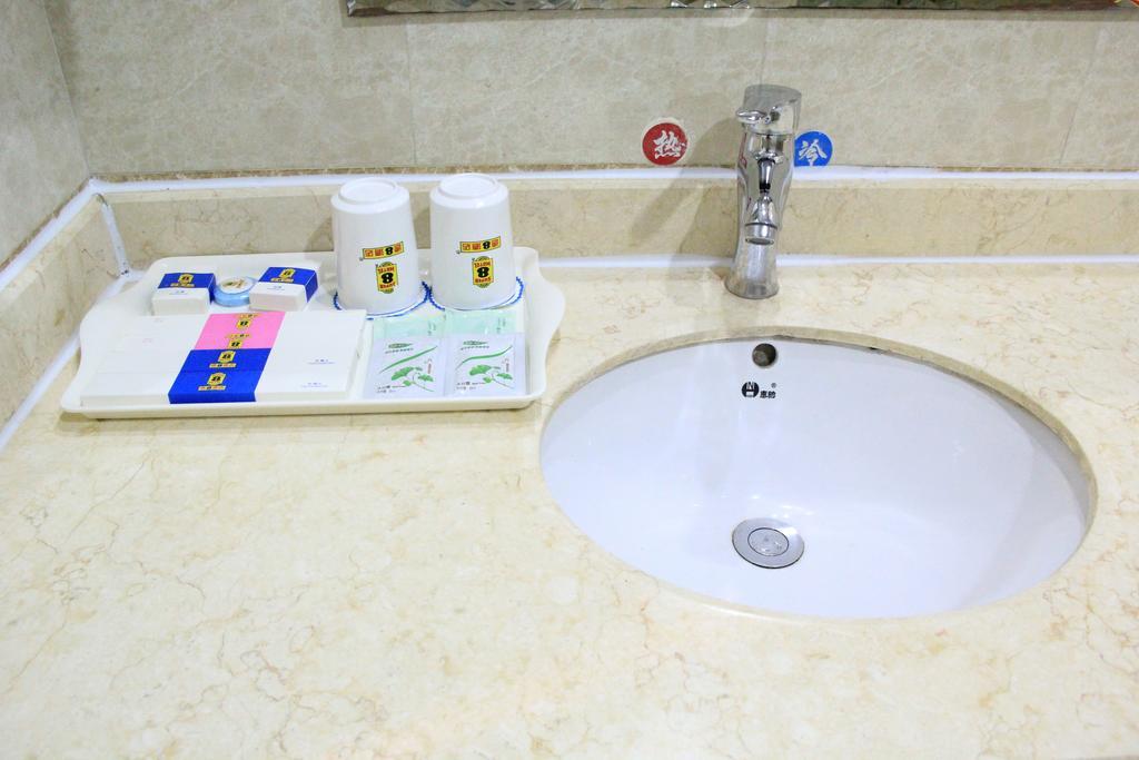 Super 8 Hotel Chengdu Airport Branch Dış mekan fotoğraf